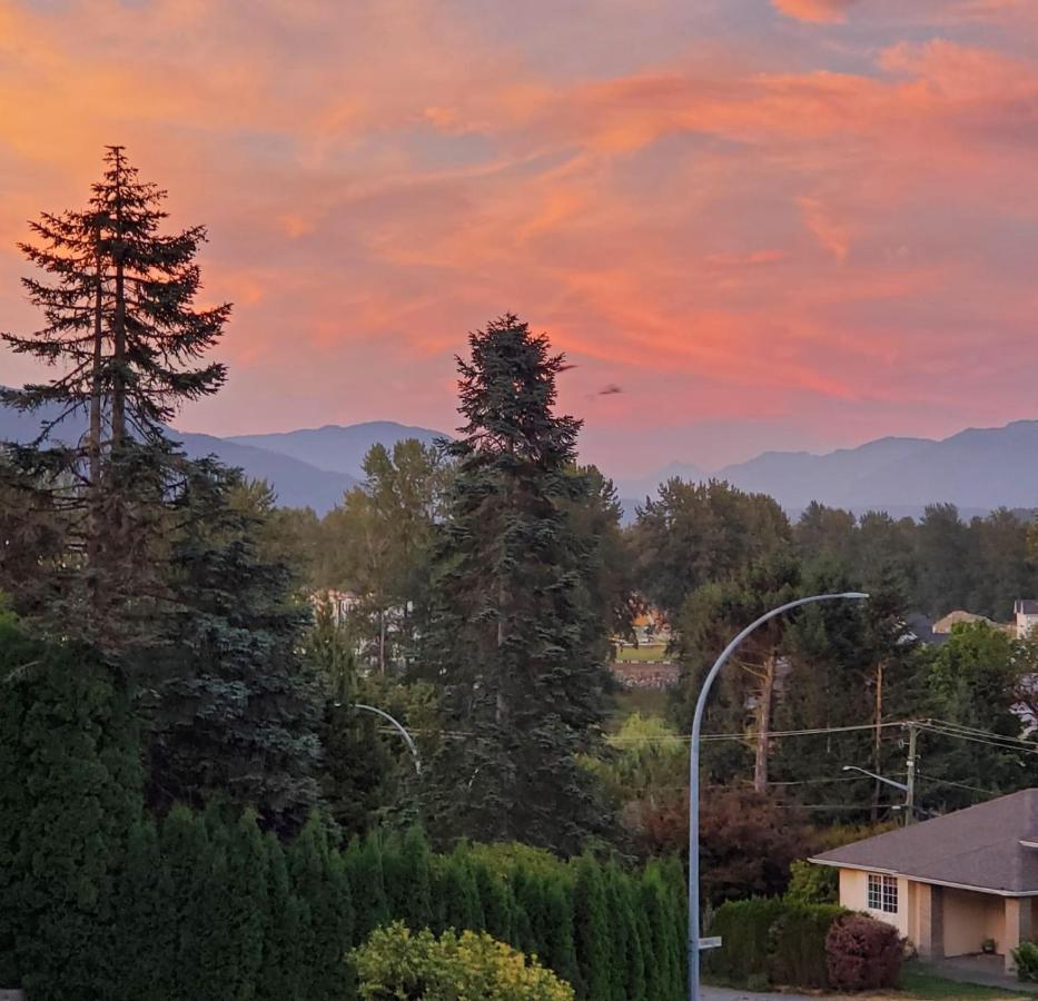 Mountain Retreat 3 Bedroom Garden House Near Heritage Park, Coliseum , Hwy 1, Fishing, Cultus Lake Chilliwack Ngoại thất bức ảnh