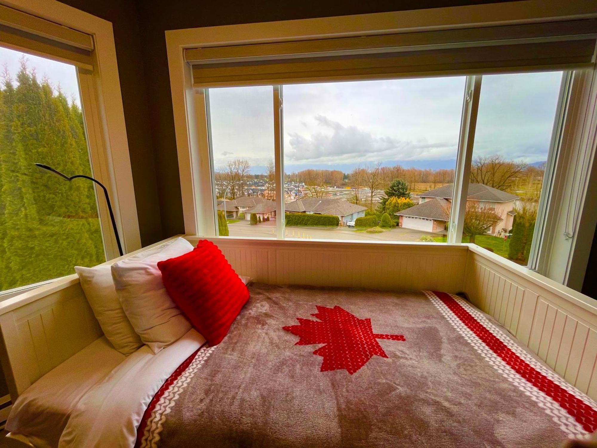 Mountain Retreat 3 Bedroom Garden House Near Heritage Park, Coliseum , Hwy 1, Fishing, Cultus Lake Chilliwack Ngoại thất bức ảnh
